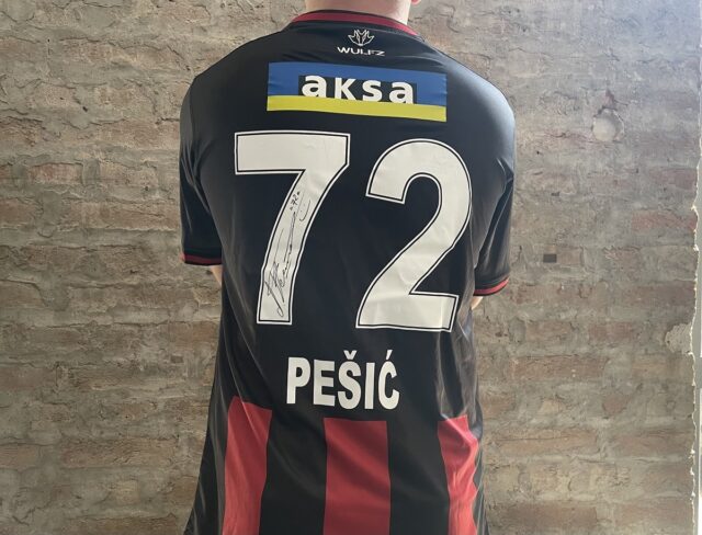 lDres Aleksandra Pešića na licitaciji