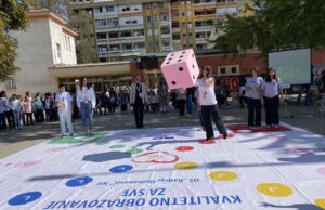„Blokiraju mržnju. Podeli ljubav!“ – najvažnija lekcija koju su osnovci u Nišu danas naučili
