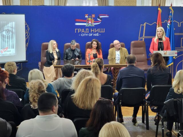 Obraćanje Dušica Davidović foto GP018