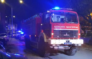 Izbio požar u stanu u naselju Čalije. Vatrogasci brzo reagovali Vatrogasci gašenje