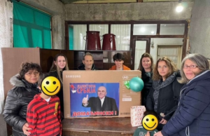 Aktiv zena GO Jedinstvene Srbije Niš pomaže šestočlanu porodicu Krstić iz Gornje Vrežine.