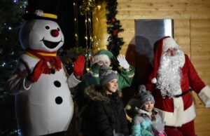 Novogodišnji ZOO Kutak sa odbeglim vilenjacima i Deda Mrazom