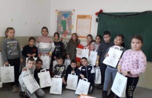 Savet za bezbednost saobraćaja Merošina uručio najmlađima prigodne poklone