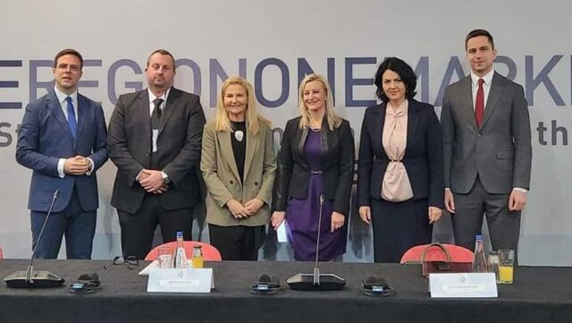 received_1223513874871001