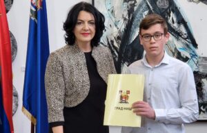 Nagrađeni najbolji niški osnovci i srednjoškolci