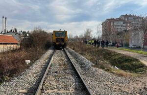 Muškarca udarila radna mašina na pruzi kod UKC Niš