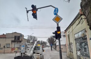 Semafor na raskrsnici Pantelejska-Kosovke devojke oštećen usled nevremena