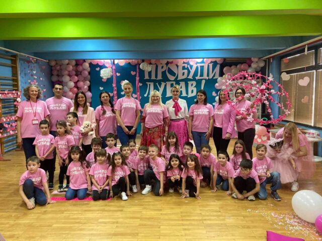 received_1437446510345093