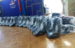 Grad Niš podelio auto-sedišta mladim roditeljima naučnicima