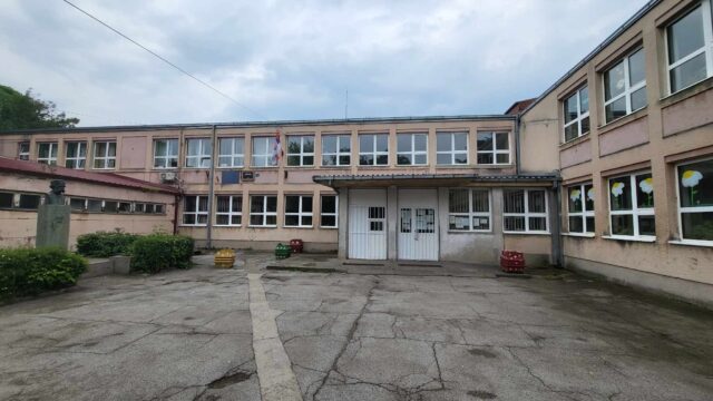 Osnovna Škola Vuk Karadžić foto GP018