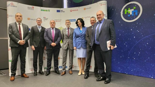 received_6381229008619624