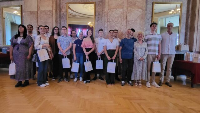 Nagrađeni đaci generacija niških srednjih škola foto GP018