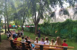 Dvorište OŠ „Čegar” dobilo novi kutak za okupljanje