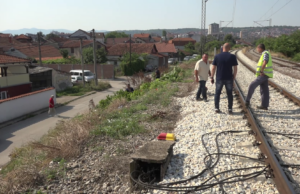 Podšišano rastinje uz prugu u naselju Beograd Mala (Video)