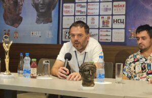 Glumac treće festivalske večeri Aleksandar Stojković koji igra ulogu oca u filmu „Svilen konac“