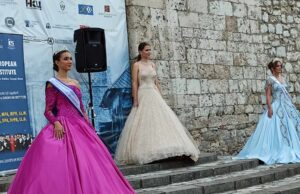 Natalia Gabrišova i „niške princeze“ predstavile balske haljine inspirisane Karlovim mostom