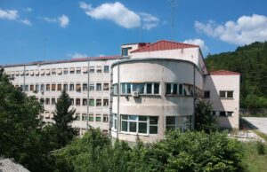 Meštani sela Gornjeg Matejevca i Knez Sela najavili su protest u sredu, 13. septembra, od 18 sati, kod Klinike za plućne bolesti, a organizator skupa je Slaviša Dinić iz Zajedno – Moramo. Bolnica Knez Selo