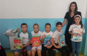 Udžbenici za decu u Orahovcu (Video)