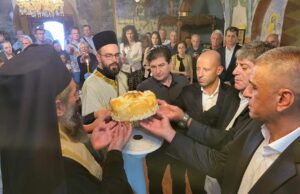 GO Palilula obeležiće svoju krsnu slavu Sabor Srpskih Svetitelja u Hramu Sveta Petke Rezanje kolača GO Palilula foto GP018