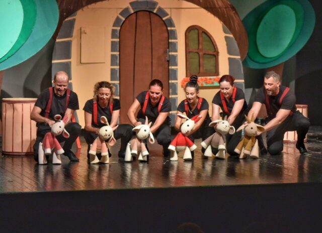 Tri praseta foto Pozorište lutaka