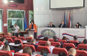 Drugi rebalans budžeta: Besplatan prevoz za srednjoškolce i 5.000 dinara za prvake