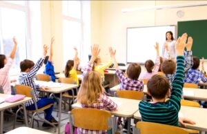 Grad Niš počeo sa isplatom pomoći roditeljima đaka prvaka