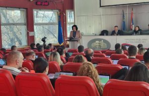 Budžet veći za oko 2,2 milijarde, vlast kaže zbog poreza na zarade, a opozicija kaže inflacija