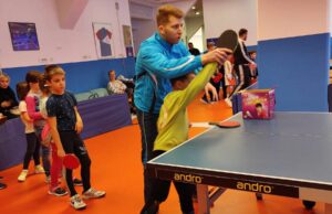 Počela besplatna školica stonog tenisa u hali „Čair“. Sport koji jača i telo i um