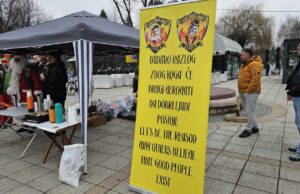 Članovi moto kluba Gentlemen’s League obradovali svu decu u Parku Sveti Sava poklonom