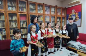 Vredan poklon za KUD „Branko“ – opanci, ruku delo poslednjeg opančara u ovom kraju