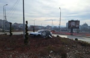 Sleteo sa kolovoza, uleteo u kružni tok kod Mosta mladosti