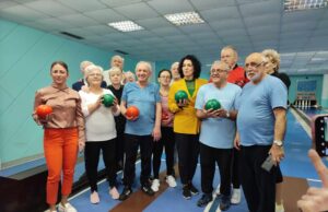 Sportski duh nikada ne stari: Vitalni penzioneri uživaju u kuglani