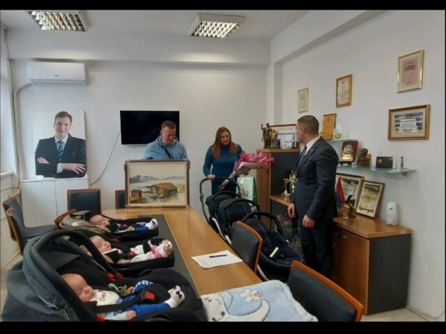 Prijem za porodicu porodicu Ivezić iz Brusa foto GO Medijana