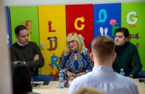 „Prihvatanje različitosti je ključ za srećno detinjstvo“ – zaključak sa panel diskusije „Kulturna tkanina roditeljsva“