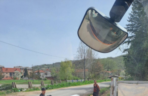 JKP „Mediana“ Niš – Kamion sa niškim tablicama istovario otpad pored reciklažnog centra JKP Mediana