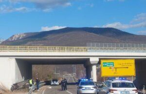 Žena poginula, a dve devojke teško povređene na putu Niš – Prosek