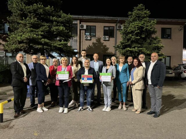 Aleksandar Vučić Crveni Krst sutra