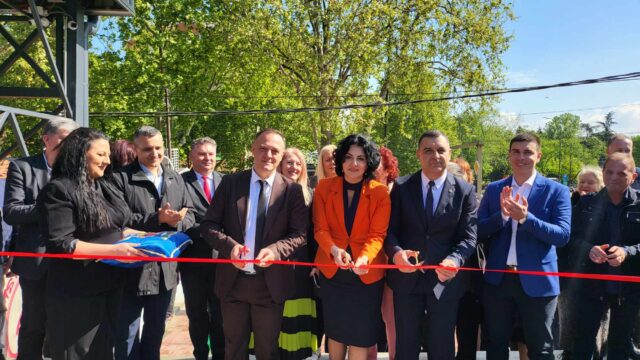 Otvorena pijaca „Krive livade“ na Bulevaru Nemanjića Otvorena pijaca „Krive livade“ na Bulevaru Nemanjića