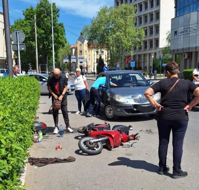 Vozač mopeda prevezen u Urgentni centar