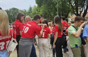 Maturanti niških Gimnazija obeležili poslednji školski dan žurkama Maturanti Niš 2024