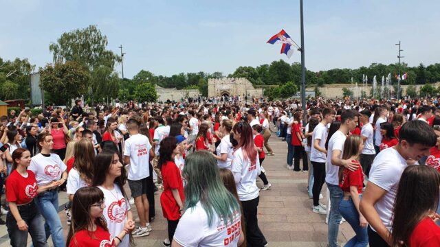 Maturanti defileom i plesom tradicionalno obeležili kraj srednje škole