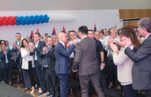 Miloš Vučević predsednik Srpske napredne stranke posetio Niš (Video) Miloš Vučević i Dragoslav Pavlović