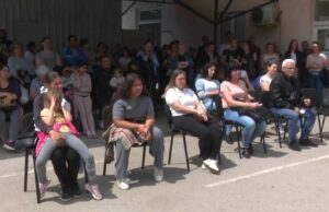 Porodice sa troje i više dece dobile po 8.000 dinara pomoći od GO Crveni krst Porodice sa troje i više dece dobile pomoć