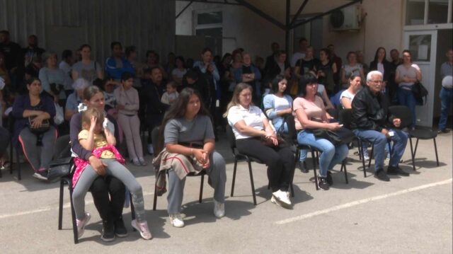 Porodice sa troje i više dece dobile pomoć