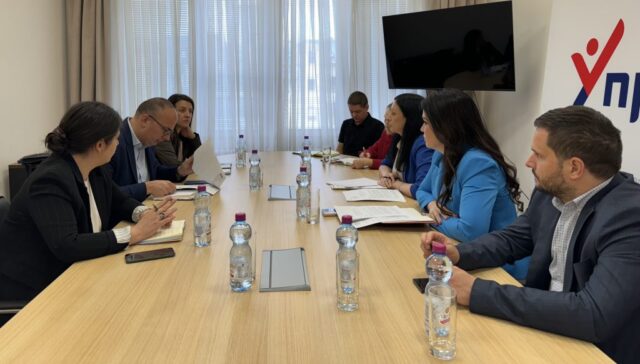 Žarić Kovačević razgovor sa predstavnicima Crte i Zeleno-Levog Fronta