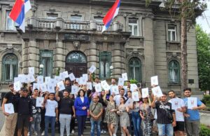 Oko 60 romskih učenika i studenata dobilo gradske stipendije Oko 60 romskih učenika i studenata dobilo gradske stipendije