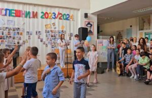 Ponos škole: Najbolji učenici OŠ „Ivo Andrić“ Niš na javnom času uspeha Najbolji učenici OŠ "Ivo Andrić" Niš na javnom času uspeha