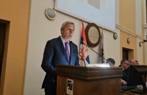 Emotivni Svetislav Pešić o počasnom doktoratu niškog Univerziteta: Ovakva priznanja posebno obavezuju Emotivni Svetislav Pešić o počasnom doktoratu niškog Univerziteta