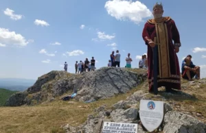 Bojanić: Vidovdan, jedan od stubova srpske državnosti Glumac Saša Stojanović u liku Kneza Lazara, Prilepac