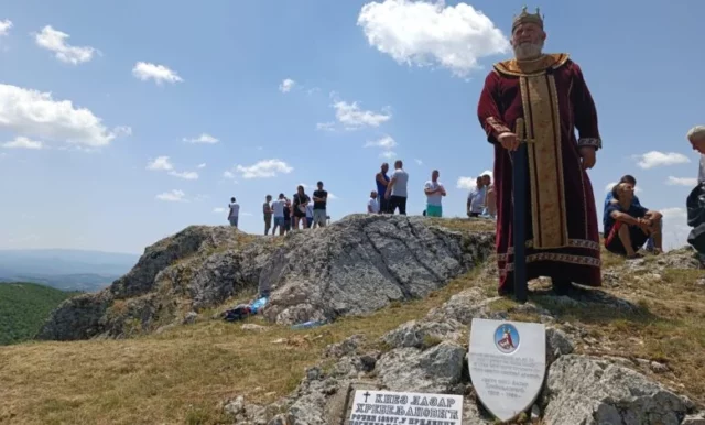 Glumac Saša Stojanović u liku Kneza Lazara, Prilepac